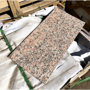 Гранитная плитка для мощения (Paving granite tile) G562 600x300x18мм F
