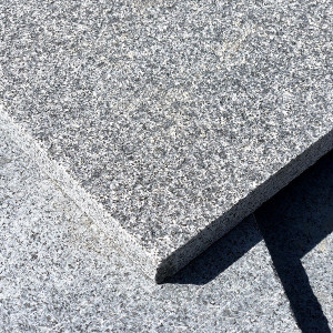 Гранитная плитка для мощения (Paving granite tile) G654 600x600x18мм F