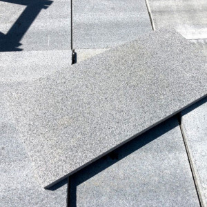 Гранитная плитка для мощения (Paving granite tile) G654 600x300x18мм F