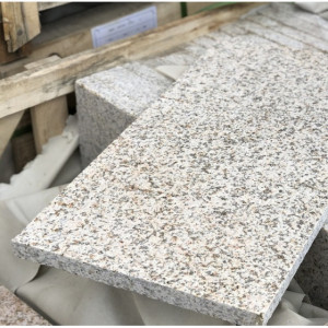 Гранитная плитка для мощения (Paving granite tile) G682 600x300x18мм F