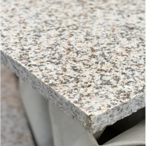 Гранитная плитка для мощения (Paving granite tile) G682 600x600x18мм F