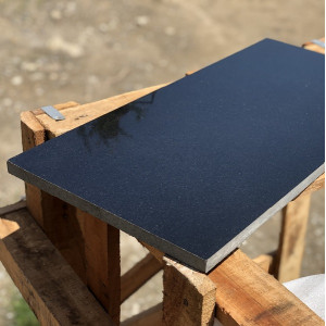 Гранитная плитка для мощения (Paving granite tile) Absolute Black 600x300x18мм P