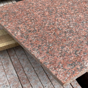 Гранитная плитка для мощения (Paving granite tile) Imperial Red 600x600x18мм F