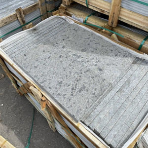Гранитная плитка для мощения (Paving granite tile) Steel Gray 600x300x18мм F